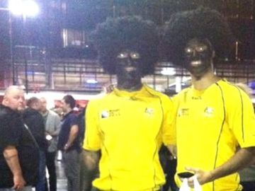 Qantas sorry after black face storm on Twitter