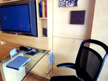 What are the three big technology issues for the hotel industry?