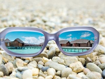Google gets futuristic with information and images delivered to eyewear