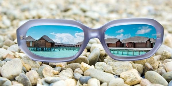 Google gets futuristic with information and images delivered to eyewear