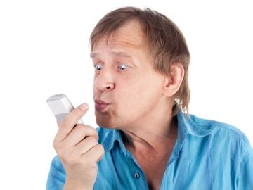 Third of travellers cannot survive on a trip without their mobile