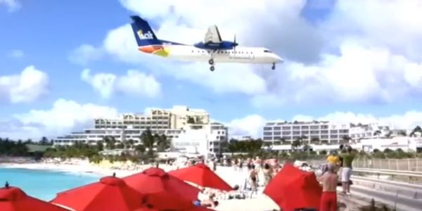 Geek alert - heavenly descents or top 10 airport approaches [VIDEO]