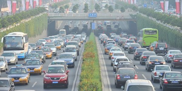 Beijing authorities wade in to regulate taxi rental companies