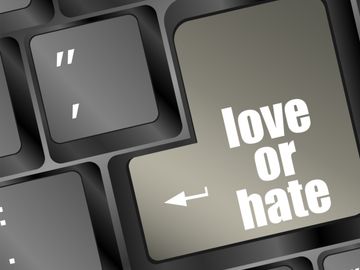 Anatomy of an online review - love, hate and other frequently occurring emotions