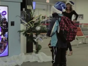 Digital Santa gives WestJet passengers a surprise gift [VIDEO]