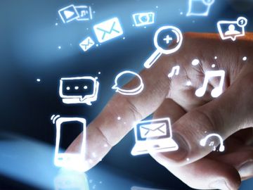Who wins the marketing war between email versus social media? [INFOGRAPHIC]