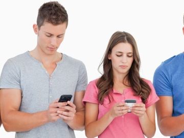 What is a traveller's motivation for sharing on social media?