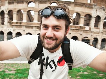 WANTED: Selfie competition in travel - must use elves, donkey or legs