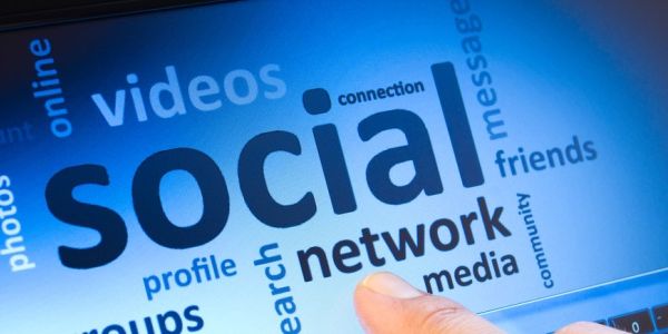 Delta links with LinkedIn, Momondo uses compass for friendly flight searches, and more...