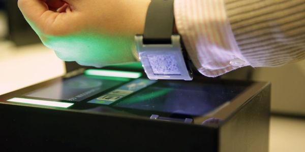 Air Berlin simplifies boarding by throwing Pebble into the mix