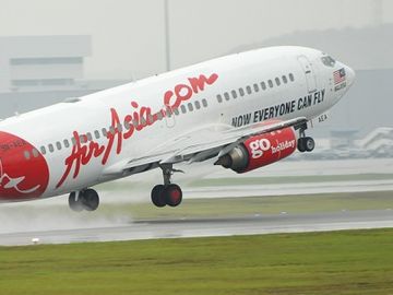 AirAsia withdraws in-flight magazine after MH 370 Twitter anger