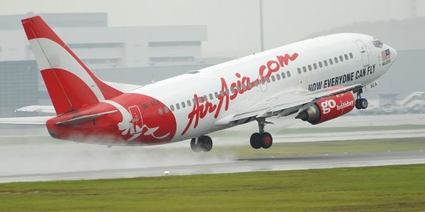 AirAsia withdraws in-flight magazine after MH 370 Twitter anger