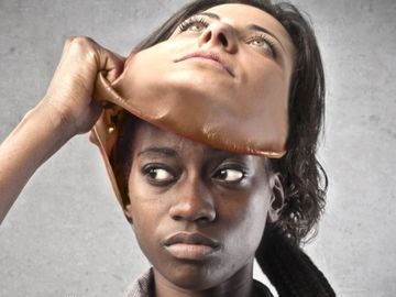 Unmasking truth in online travel reviews: Are context and verification vital?