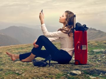 How well do 100 major accommodation and destination websites perform on mobile?