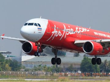Oh dear, lost in (social media) translation: Thai AirAsia plane did NOT hit Nok Air counterpart