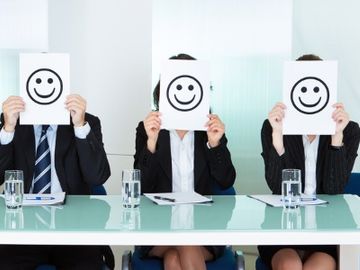 How to avoid negative online reviews from hotel guests by being great offline