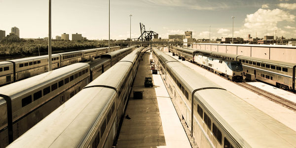 Tech usage fueled by free WiFi on buses alongside unimpressive gains on planes