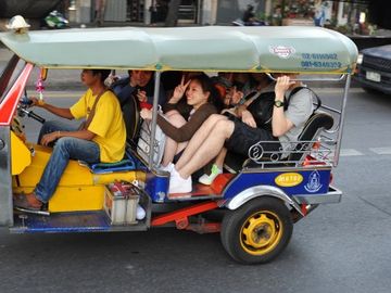 Airline bookings on mobiles not a big deal for millennials