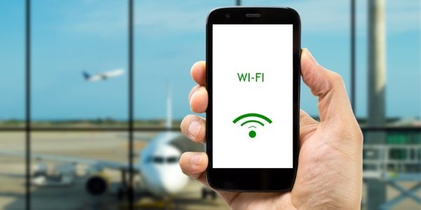 Geo-location, mobile and social - airport IT investment priorities [INFOGRAPHIC]