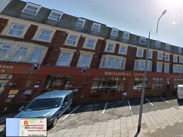 TripAdvisor condemns hotelier who fines guests for bad reviews