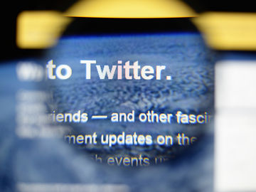 New tools for travel, as Twitter adds group chat and video recording