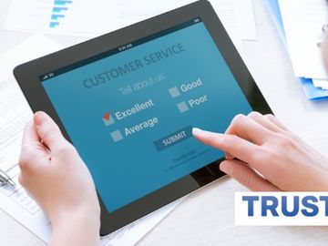 How do consumers want to read travel reviews?