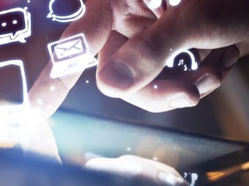 Booking.com makes Edinburgh mobile, Mobilise partners with iPass, and more...