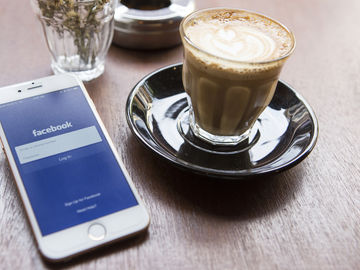 Facebook continues content push by adding critic reviews to restaurant pages