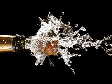 Travel brands developing wearables and virtual reality: don't pop the champagne just yet