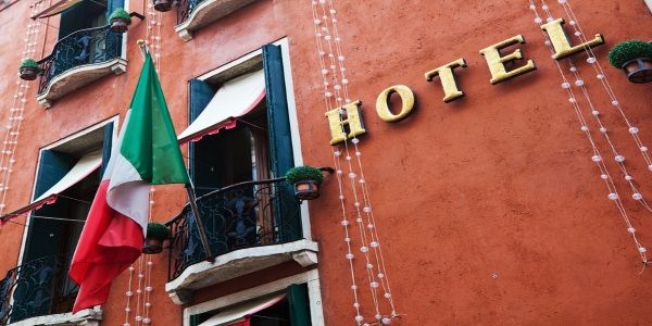 Snapshot on European independent hotel bookings [INFOGRAPHIC]