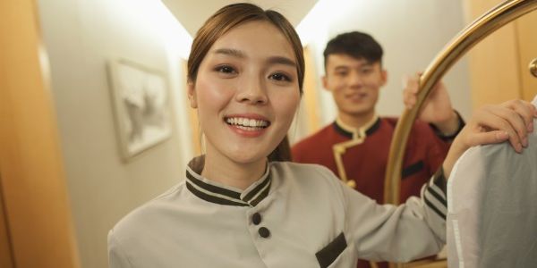 Chinese hotels try to balance high-tech and high-touch