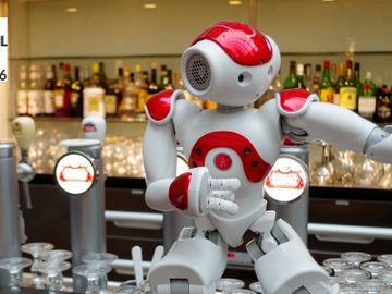 Robots in hotels will work with humans, not replace them