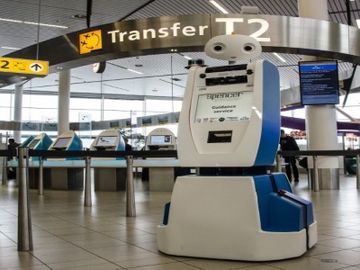 KLM robot successfully guides passengers around airport