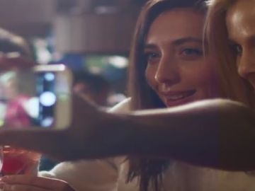 Airbnb hosts get destination guide building service