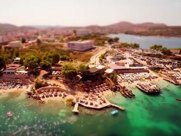 The making of mini destinations through video