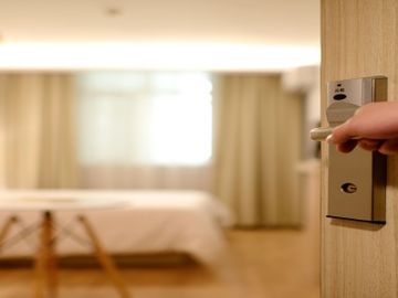 How hotels beat Airbnb by getting in bed with the traveler