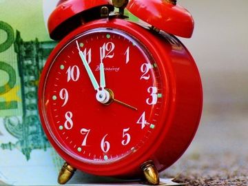 If time is money, Europeans are wasting billions on flight search
