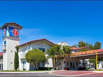 Expedia to provide Motel 6 with a range of technology tools