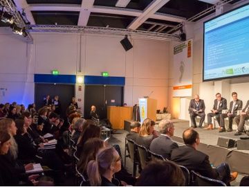 Startups, curiosity marketing, blockchain and AI