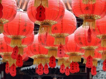 Travellers avoid US, online growth projections, huge hotel hack and more China news and trends