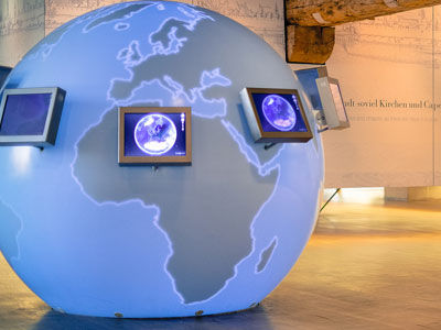 Is the smartphone killing the visitor center?