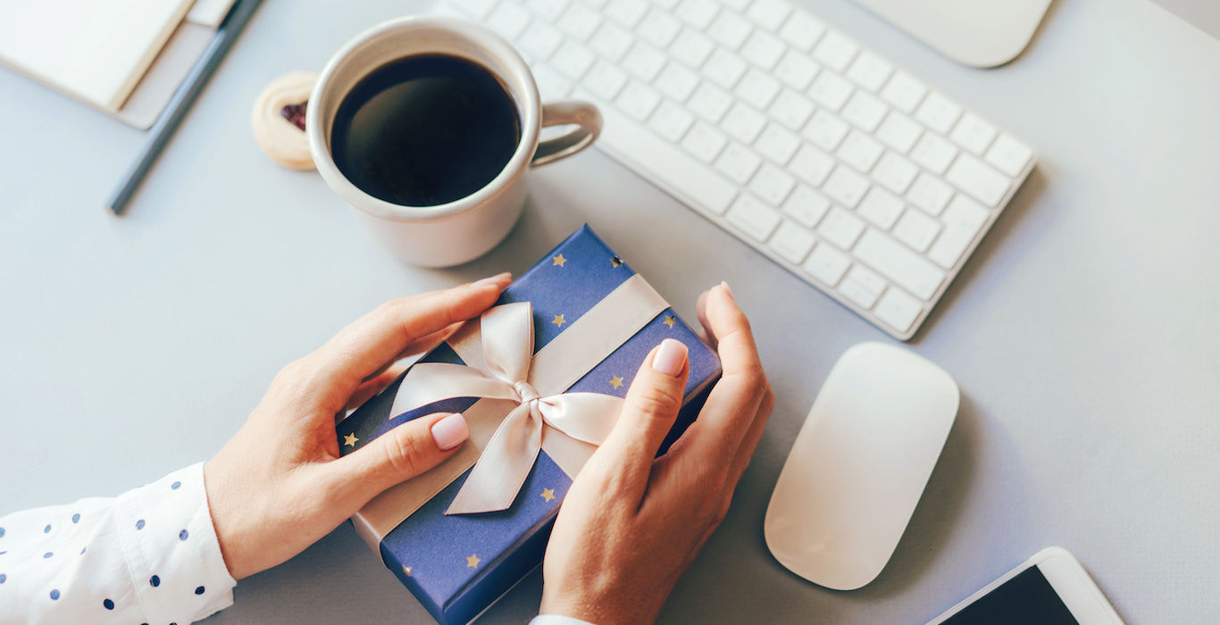 Hybrid-event-gifts-incentives