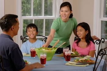 How to Make Family Dinners a Reality (Even When You're Busy)