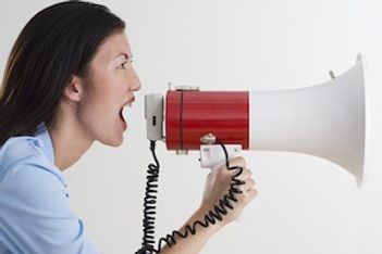 How to Reach Attendees in a Noisy Meeting Space