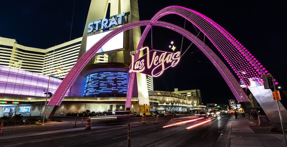 Harrah's Las Vegas opens remodeled Caesars Sportsbook