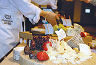 The Sheraton New York Times Square
partners with local NYC food icons
such as Murray's Cheese to provide
locally sourced foods