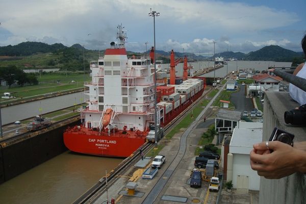 Panama_canal.jpg