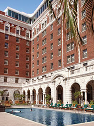 The pool at Chase Park Plaza
offers a luxirious break
from business