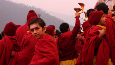 Students from the Parmarth Niketan Ashram during the daily aarti prayer on the River Ganges. // © 2014 Shutterstock 2