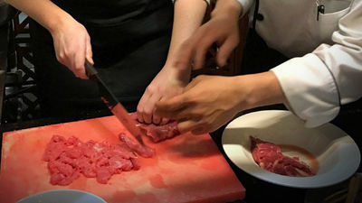 Students learn cooking techniques and how to make Vietnamese food. // © 2016 Dana Rebmann 2